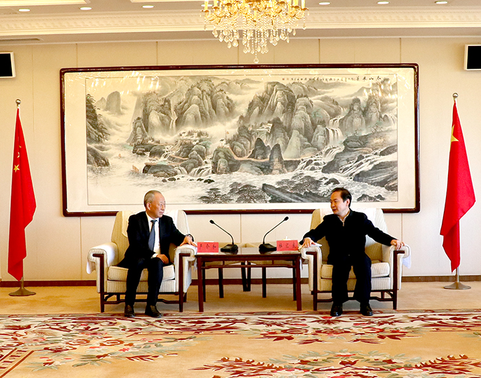 1669361278869012583.jpg 严介和理事长同内蒙古鄂尔多斯市委副书记、市政组党组书记、市长杜汇良会谈2.jpg