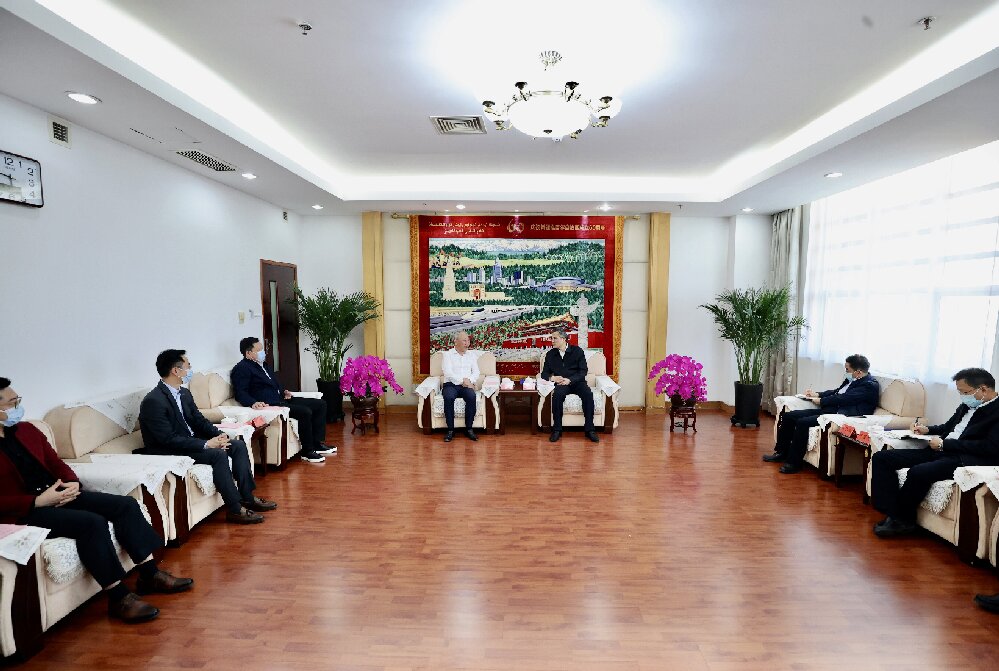 1685076831157065872.jpg 20230524严介和、严昊与新疆维吾尔自治区党委副书记、乌鲁木齐市委书记何忠友会谈_proc.jpg