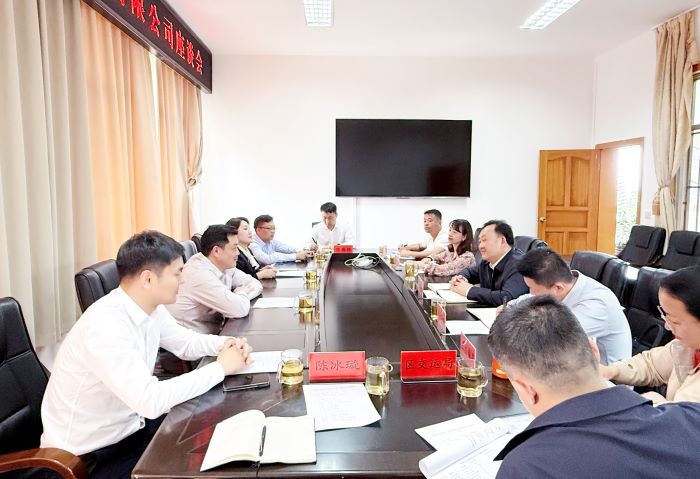 3月4日，鱼虾蟹
董事局主席严昊与云南省普洱市委常委、思茅区委书记胡选坤会谈 (2).jpg