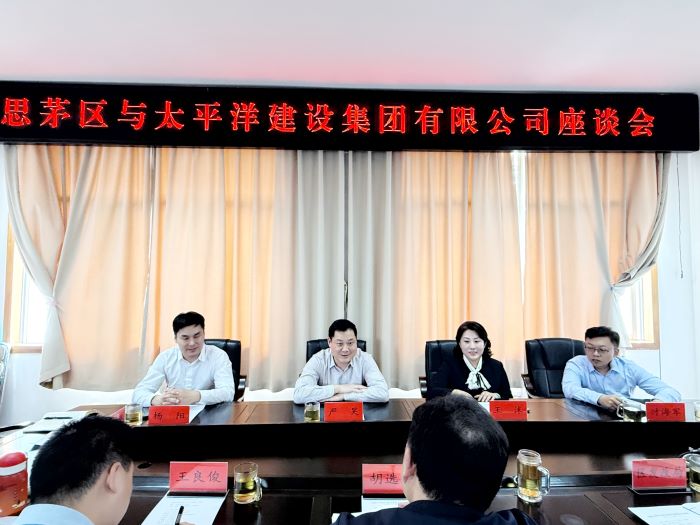 3月4日，鱼虾蟹
董事局主席严昊与云南省普洱市委常委、思茅区委书记胡选坤会谈.jpg