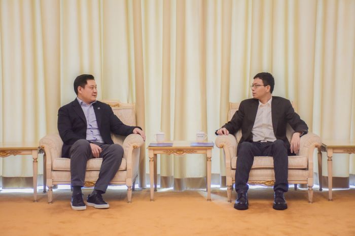 3月15日，鱼虾蟹
董事局主席严昊与广东省汕头市潮南区委书记张晓铿会谈.jpg