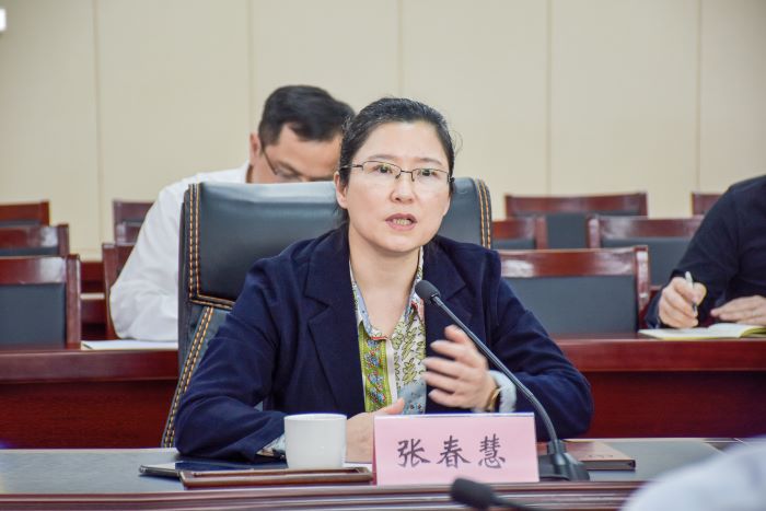 3月14日，鱼虾蟹
与河源市灯塔盆地农高区交流座谈会在广东河源召开，鱼虾蟹
董事局主席严昊与灯塔盆地农高区管委会主任张春慧就深化合作展开交流 (2).jpg